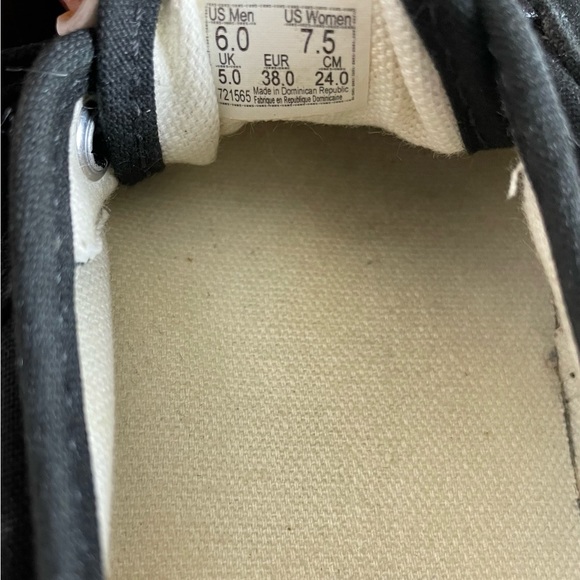 VANS•CLASSIC BLACK CANVAS•WOMENS 7.5 / MENS 6 - Picture 6 of 6